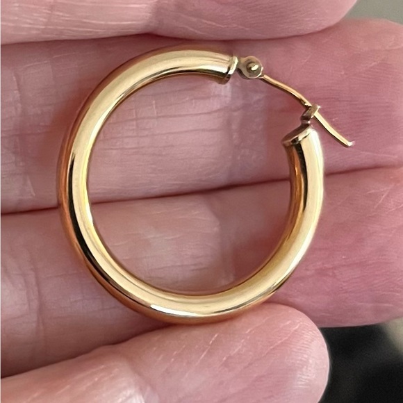 14K YELLOW GOLD HOOP EARRINGS! - Picture 3 of 8